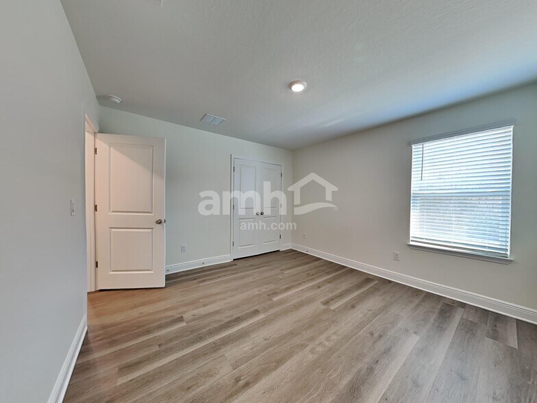 Building Photo - 27067 St Andrews Ave