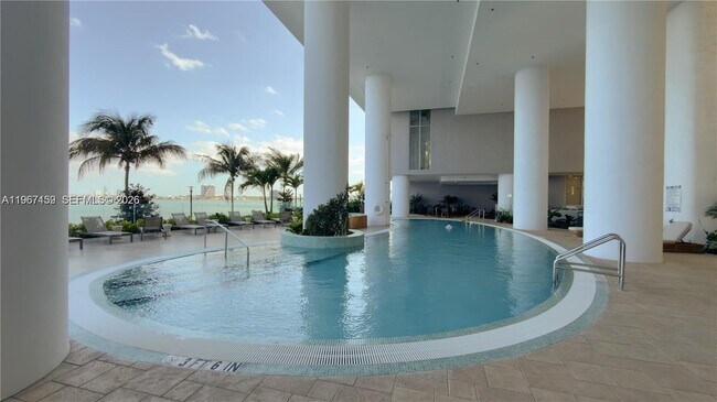 Building Photo - 711 NE 23rd Terrace