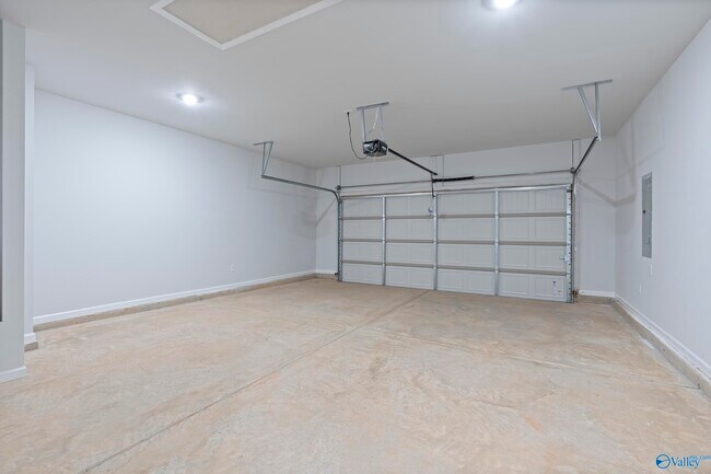 Building Photo - 247 Pennington Ave