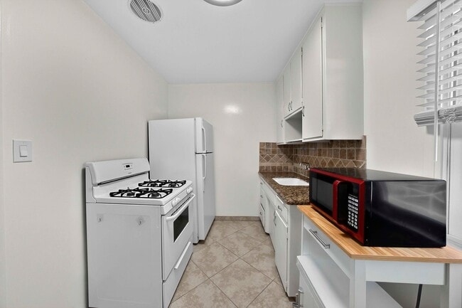 Building Photo - 75 Glendora Ave