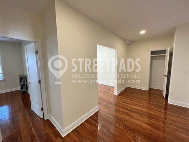 Building Photo - 2 bedroom in Boston MA 02135