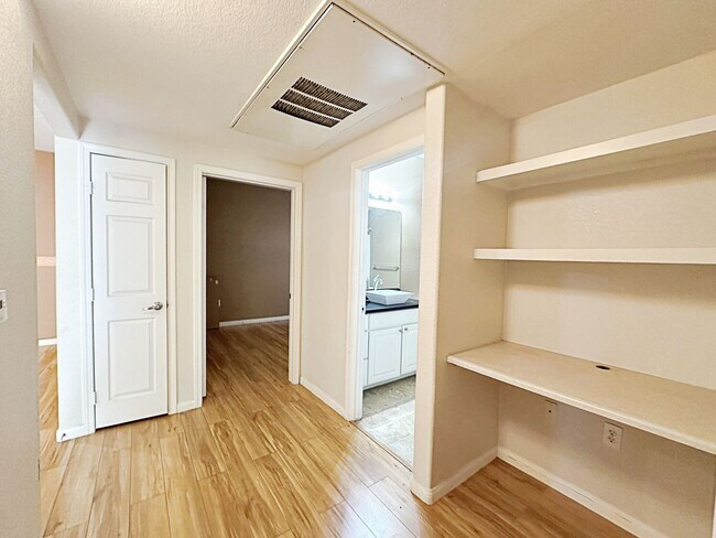 Building Photo - 3 BEDROOM CONDO IN  GUARD GATED COMMUNITY