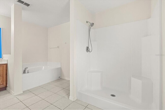 Building Photo - 410 Central Mariners Dr