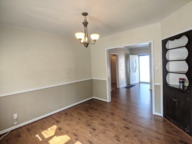 Building Photo - 1428 Axtell St