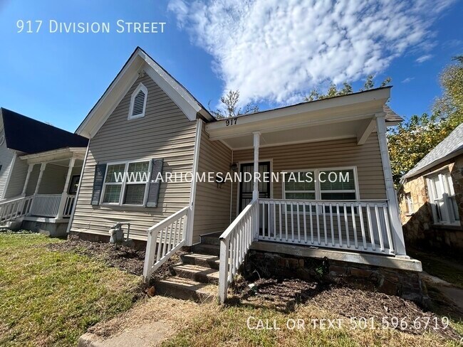 Building Photo - 917 Division Street | $850 | 2 beds, 1 ful...