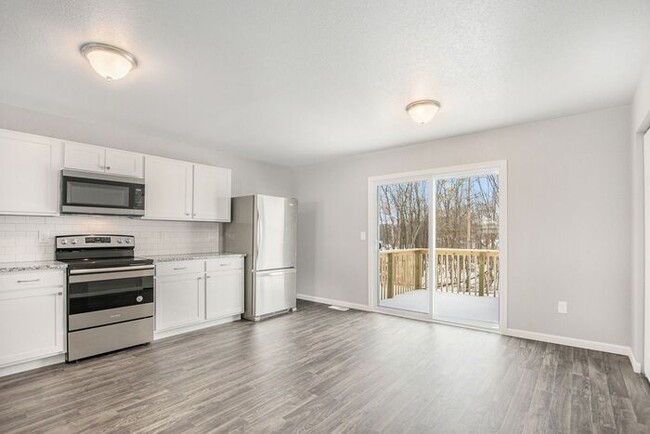 Building Photo - 475 Oak View Dr