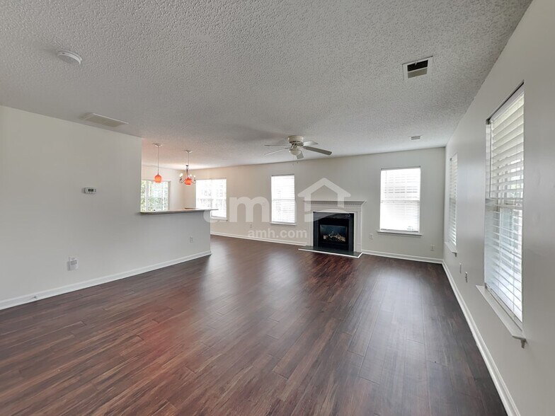 Building Photo - 155 Mott Rd