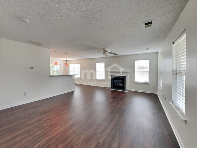 Building Photo - 155 Mott Rd