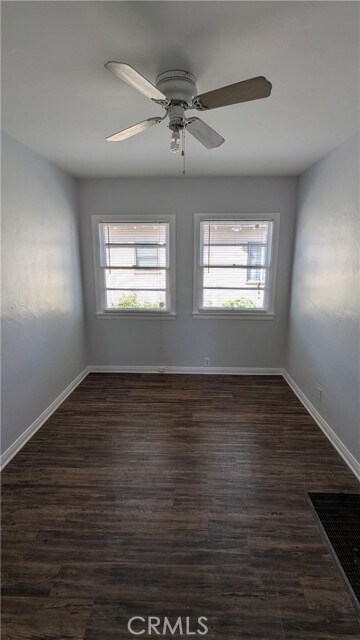 Building Photo - 8801 Valley View St