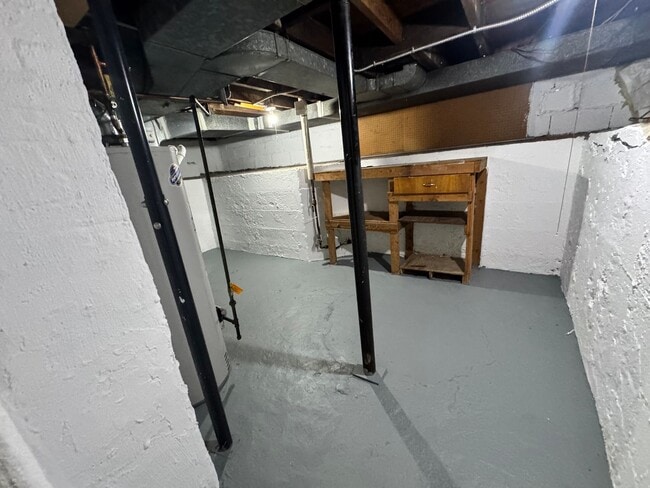 Building Photo - 3 Bedroom House