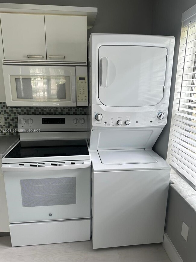 Building Photo - 2016 Miami Rd