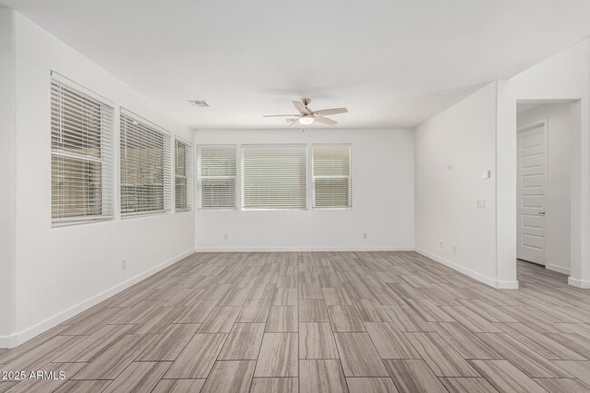 Building Photo - 7138 W Kent Dr