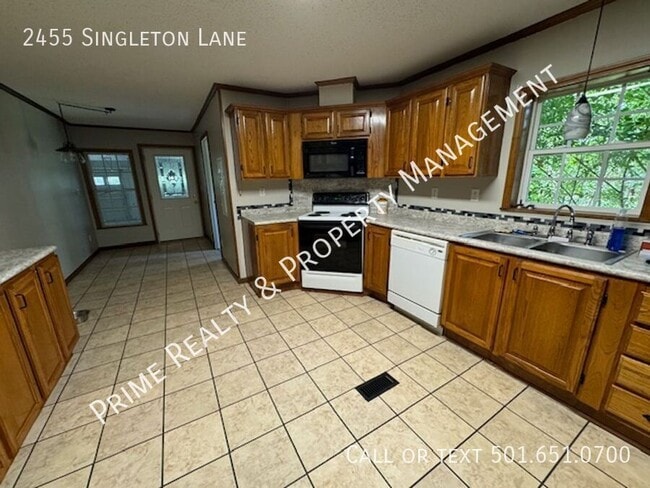 Building Photo - 2455 Singleton Ln