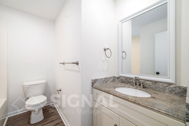 Building Photo - 1304 Shades Run Cir