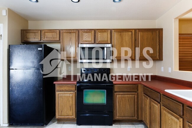 Building Photo - Great Home in a Great Location