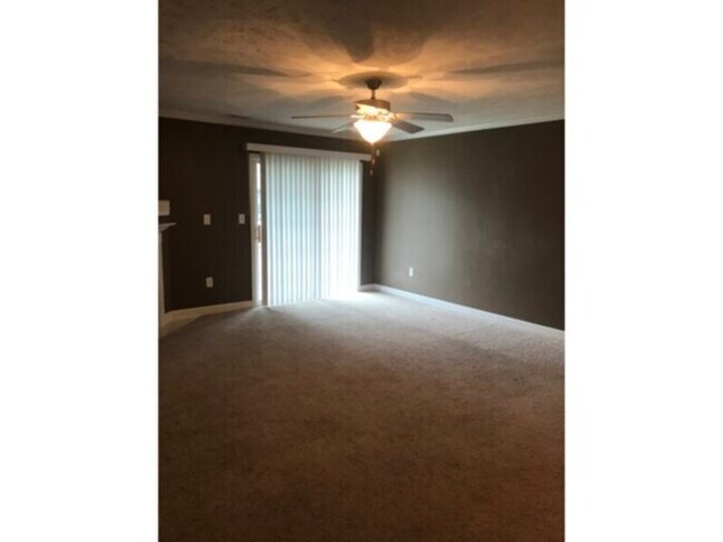 Building Photo - 1820 Balmoral Dr