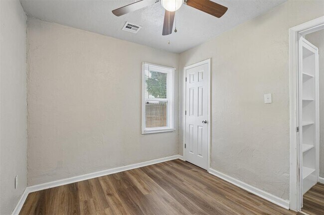 Building Photo - 510 N Marshall Dr