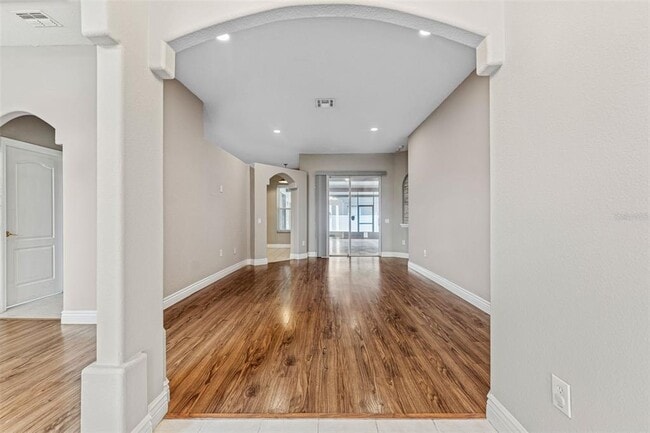 Building Photo - 25946 Buckthorn Ave