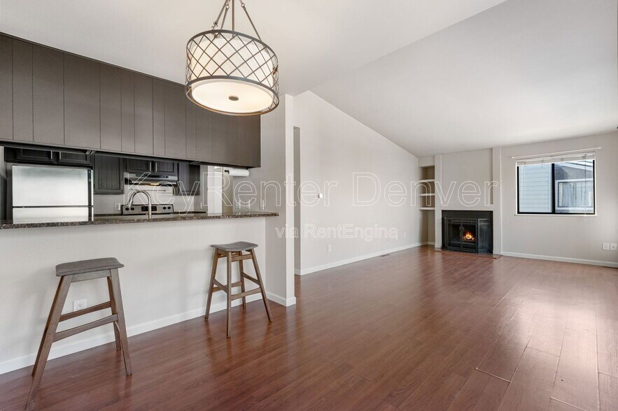 Primary Photo - 6880 E Mississippi Ave