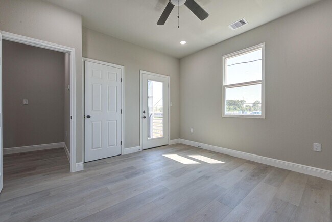 Building Photo - 19112 Sears Dr
