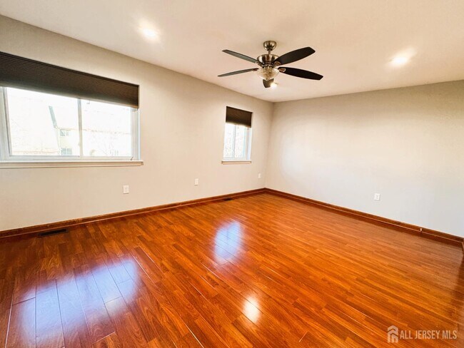 Building Photo - 160 Thoreau Dr