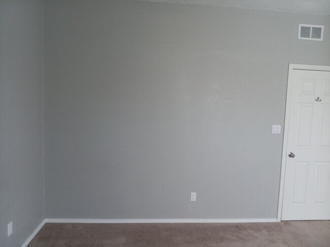 Building Photo - 3 Bedroom, 2 Bathroom Home! Schedule a Showing Soon!