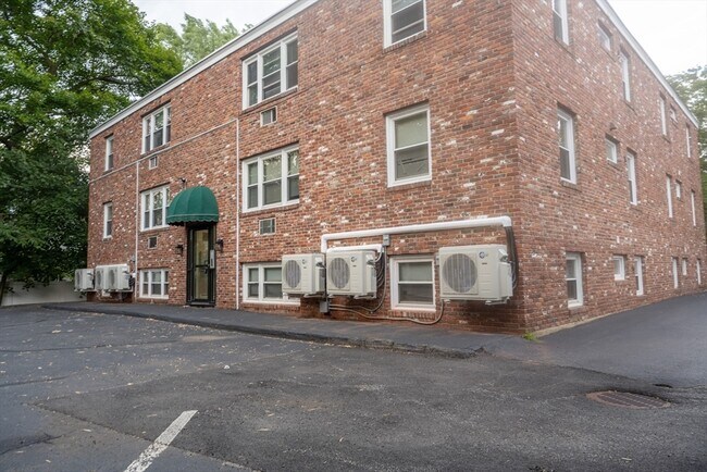 Building Photo - 225 S Main St