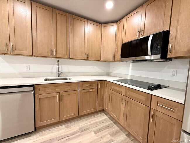 Building Photo - 728 US-6