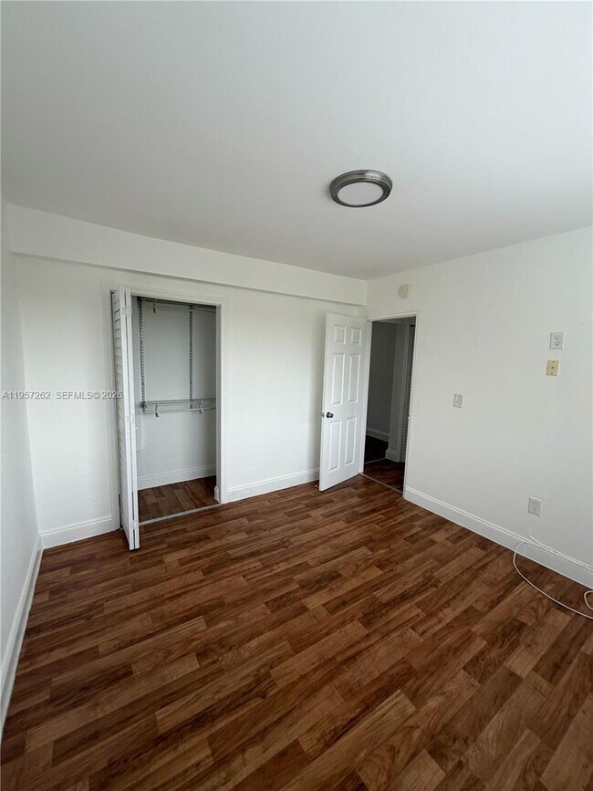 Building Photo - 542 NW 8th St