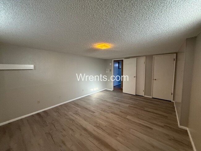 Building Photo - Spacious 6-Bedroom Home with Pool & Multiple Fireplaces – Great Northside Location!