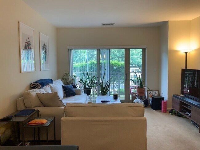 Building Photo - 5 Repton Cir