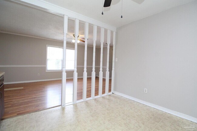 Building Photo - 4630 Bellview Ave
