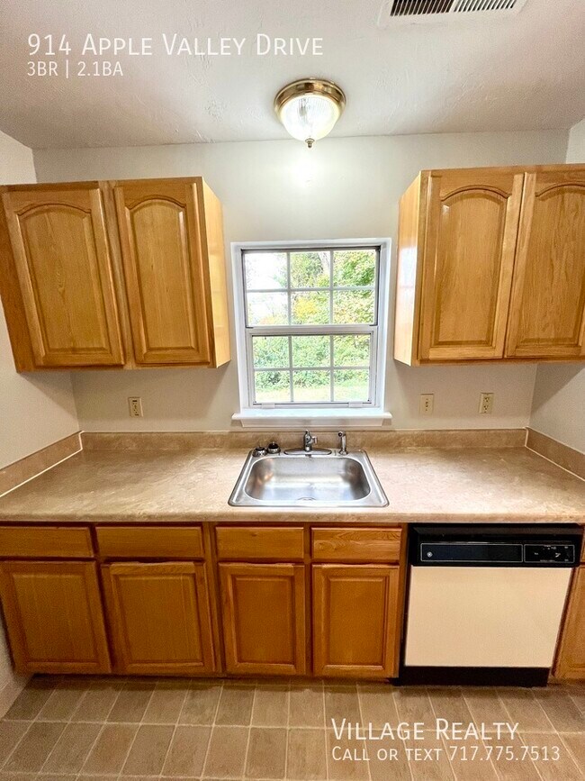 Building Photo - 914 Apple Valley Dr