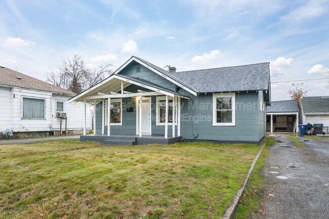 Building Photo - 627 E Wellesley Ave