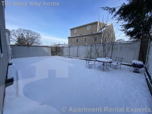 Building Photo - 92 Sylvia St