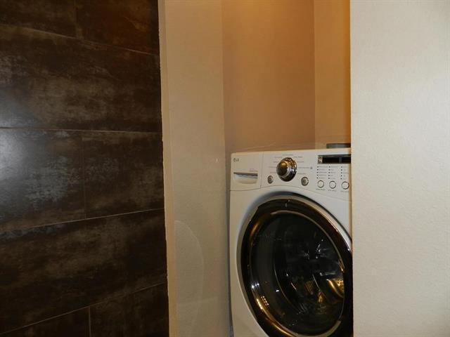 Building Photo - 18333 Roehampton Dr