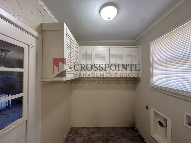 Building Photo - Tour Today! Newly Updated 3 Bedroom 2 Bath...