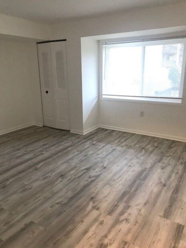 Building Photo - Renovated 1 Bedroom At The West Spring! UTILITIES AND PARKING INCLUDED!