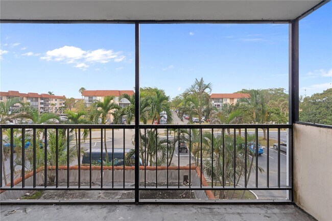 Building Photo - 4164 Inverrary Dr