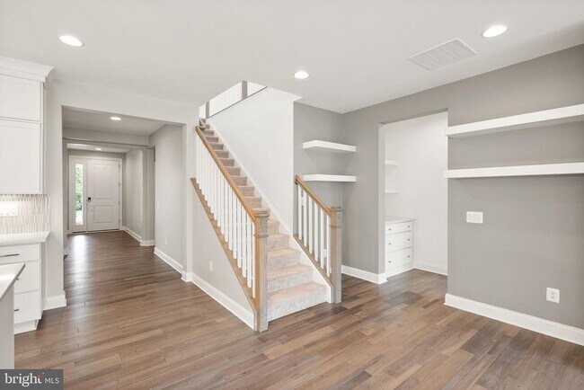 Building Photo - 121 Cowbird St