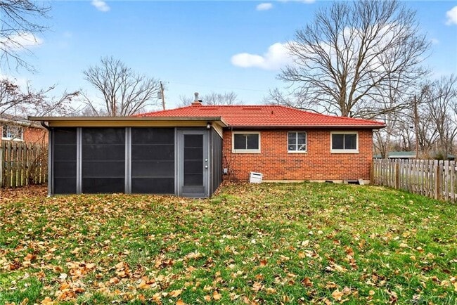 Building Photo - 275 Parker Dr