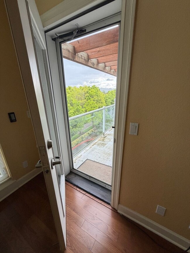 Building Photo - WONDERFUL COLUMBIA SHORES CONDO!