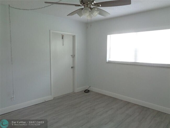 Building Photo - 4200 Crystal Lake Dr