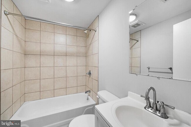 Building Photo - 1217 S 28th St