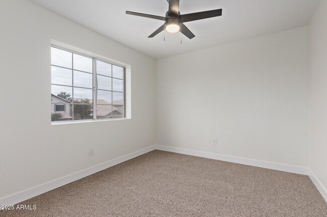 Building Photo - 829 N Bluejay Dr