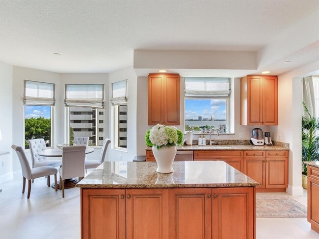 Building Photo - 4201 Bayshore Blvd