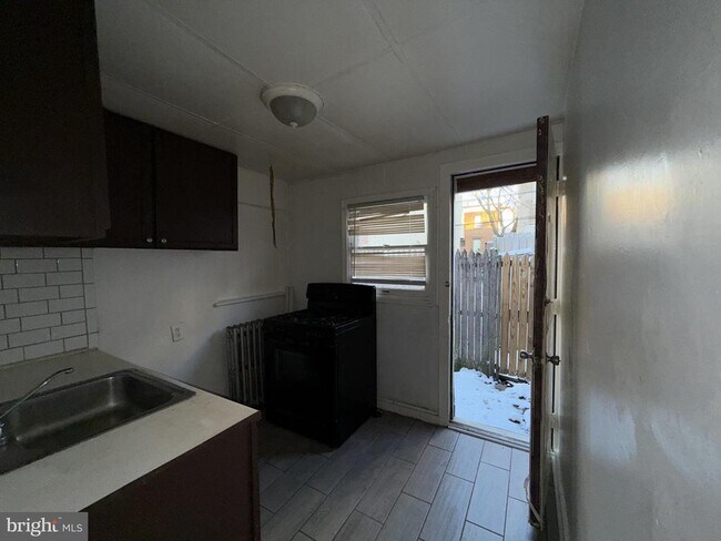 Building Photo - 3237 Hartville St