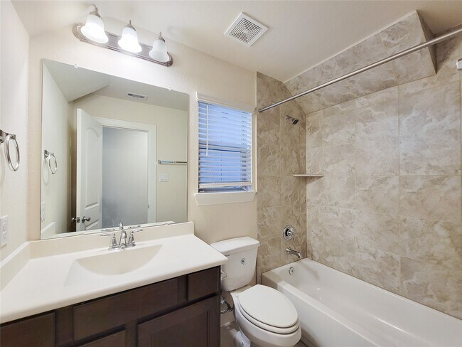 Building Photo - 1506 Brayson Oaks Pl