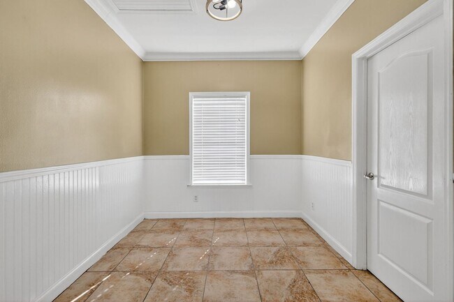 Building Photo - Charming and spacious home for rent in Leesburg!