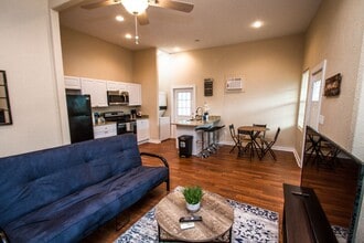 Building Photo - Douglas